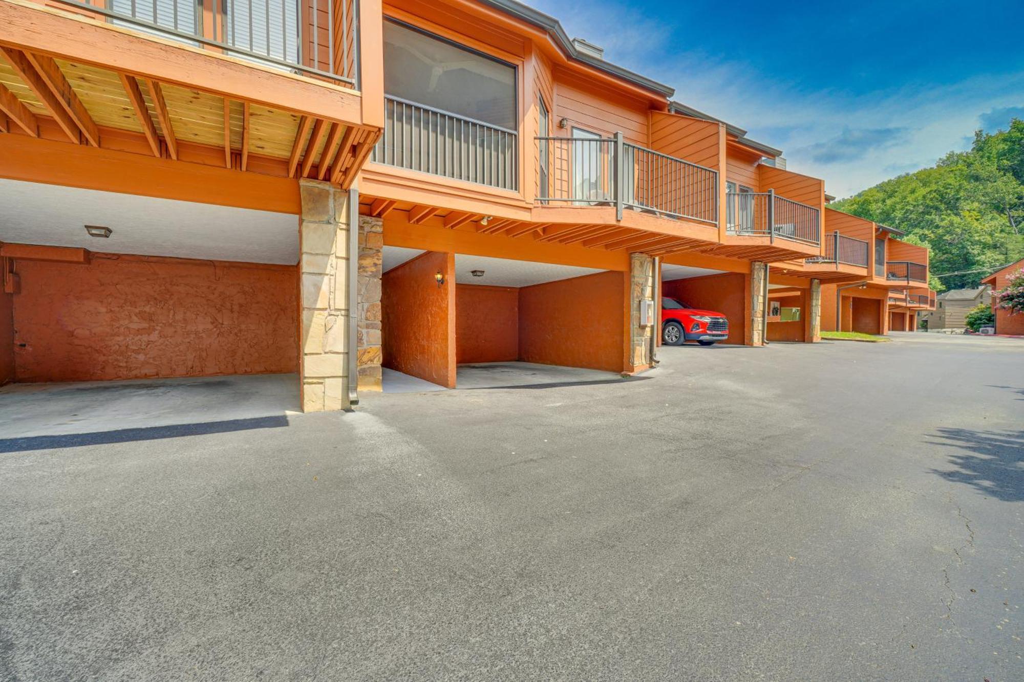 Gatlinburg Mountain Townhome With Pool Access! エクステリア 写真